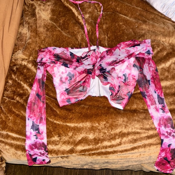 NWOT FASHION NOVA Falling In Love Off Shoulder Top - Red/combo - Picture 3 of 5